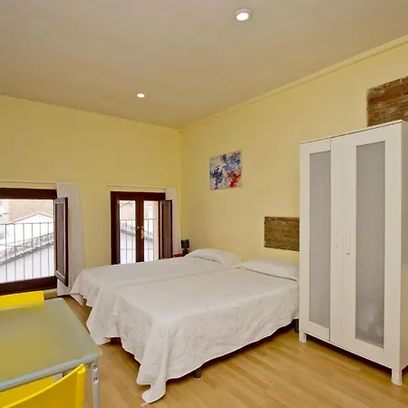 Barcelona City Apartment *