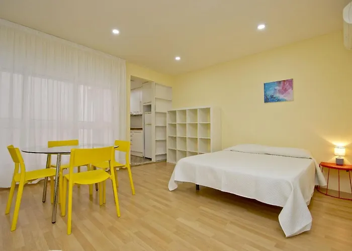 Barcelona City Apartment Apartment *